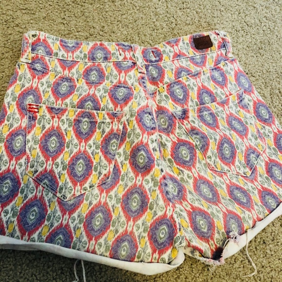 BDG Patterned Highwaist Shorts - Picture 2 of 3